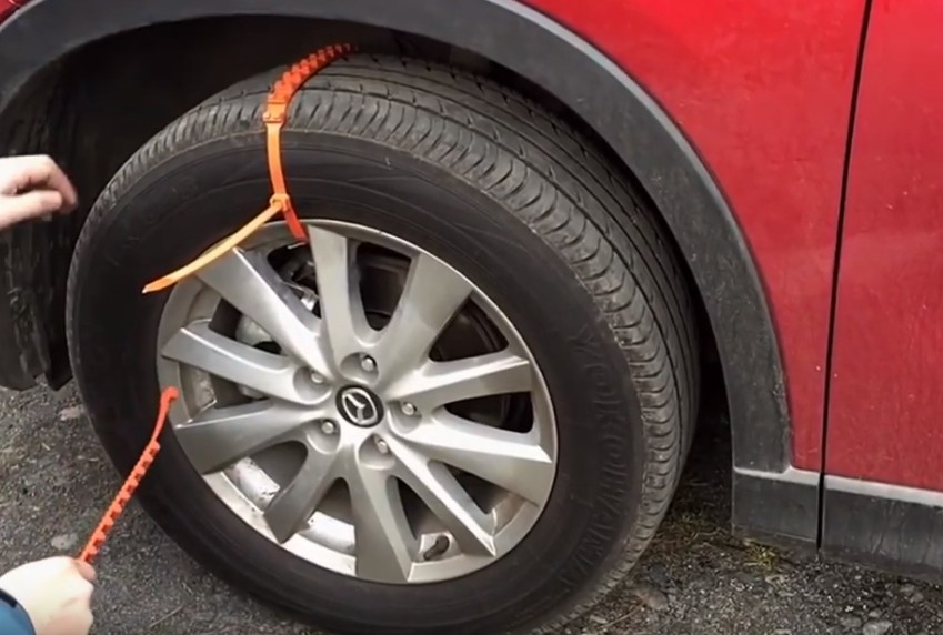 Cómo poner cadenas de nieve tipo brida