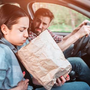 Lee más sobre el artículo Cómo limpiar manchas de vómito en el coche