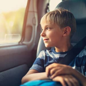 Hasta qué edad hay que usar sistemas de retención infantil en el coche