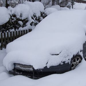 Lee más sobre el artículo Qué hacer si te quedas atrapado en la nieve con el coche