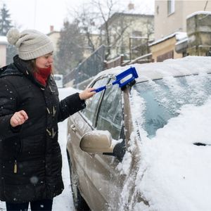 Lee más sobre el artículo Cómo quitar la nieve del coche